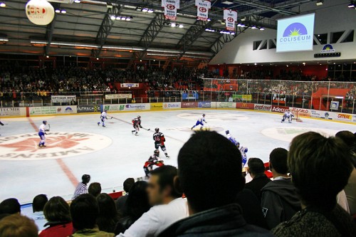 Ouverte en 1996, la patinoire du Coliséum dispose de 3400 places assises.